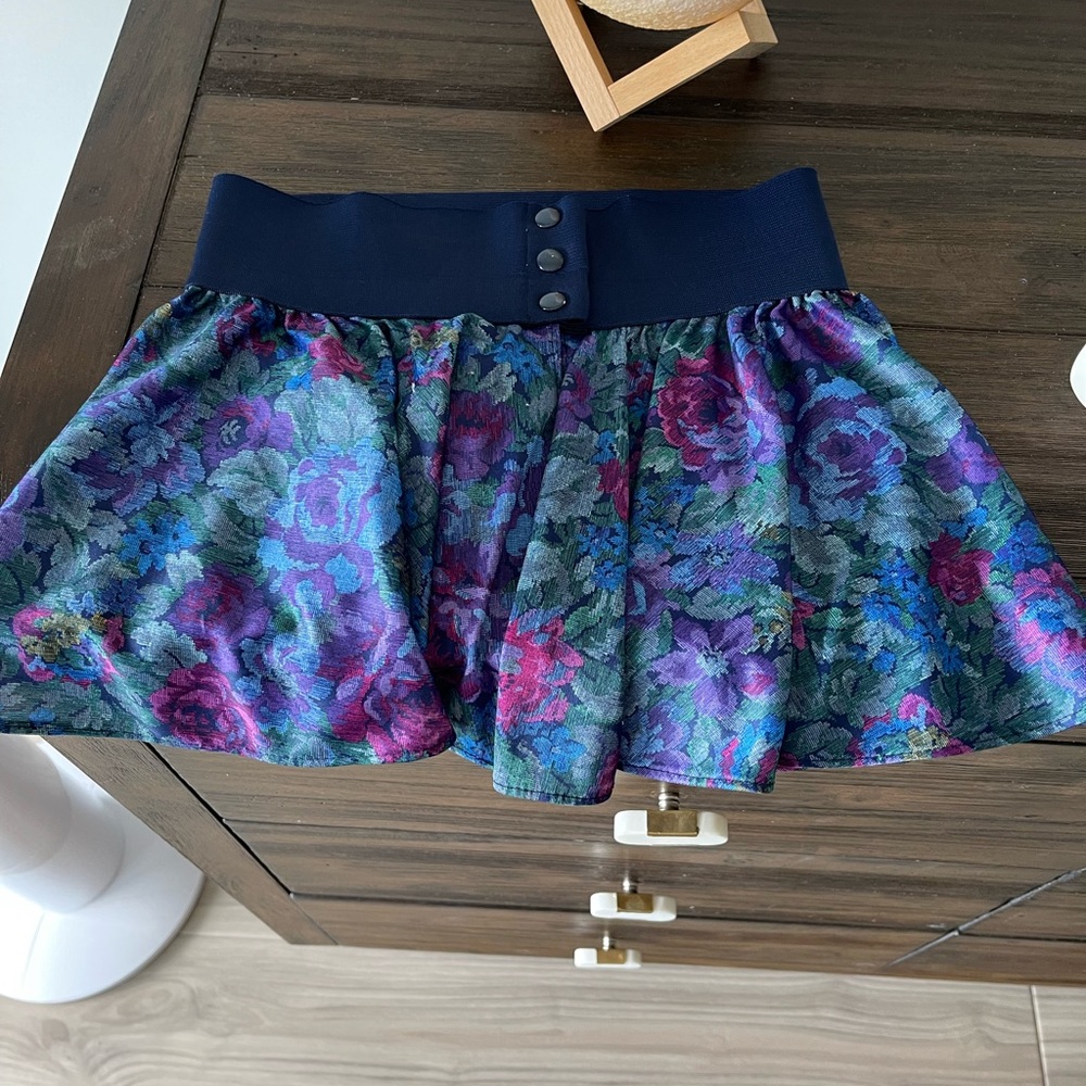 Sassy, funky 80's dress with three ruffle layers, embroidery print S6 - Picture 3 of 8